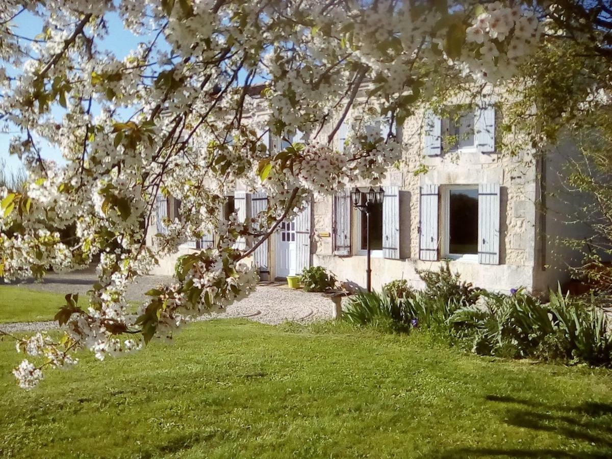 Maison Lavande Bed & Breakfast Saint-Jean-d'Angely Exterior photo