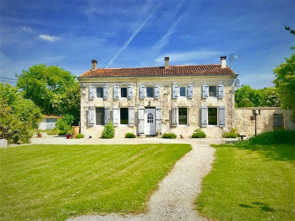 Maison Lavande Bed & Breakfast Saint-Jean-d'Angely Exterior photo
